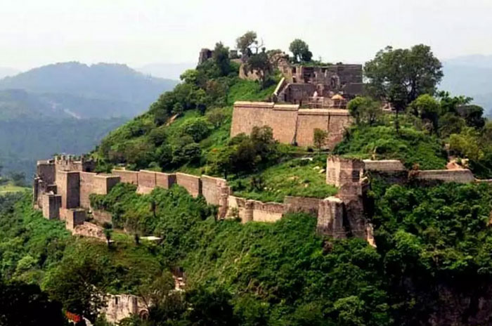 awesome-tour-travels-kangra-fort